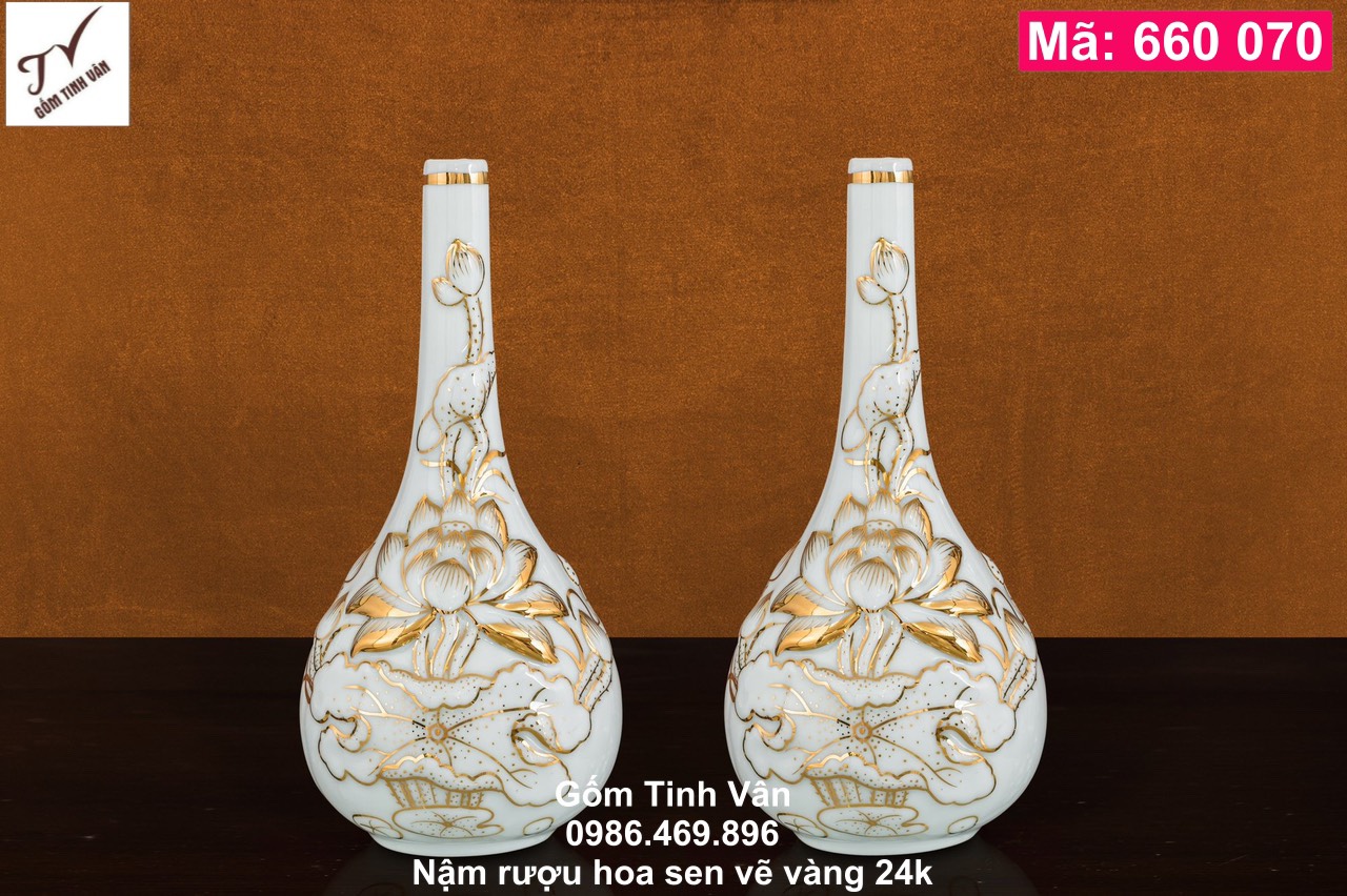 1 nậm rượu, mã 660070, cao 22 cm, men trắng, hoa sen đắp nổi, vẽ vàng 24k, đồ thờ cúng, gốm bát tràng, tinh vân