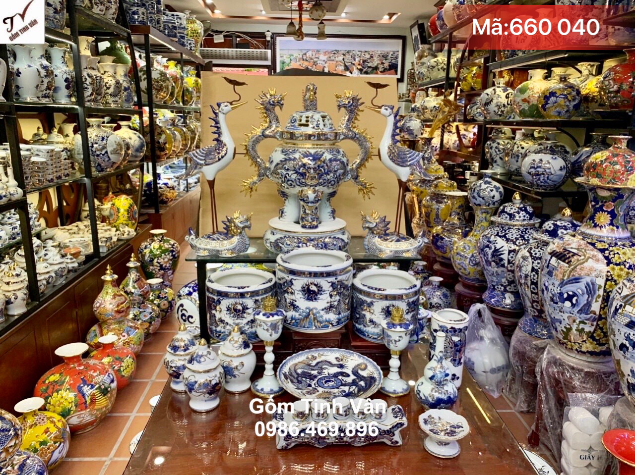 Trọn bộ đồ thờ cúng vẽ rồng xanh lam vẽ vàng 24k, mã 660040, đỉnh hạc, bát nhang, đèn dầu, đĩa trái cây, hũ muối gạo nước, kỷ chén, nậm rượu, bộ ban thờ gốm bát tràng vẽ vàng cao cấp