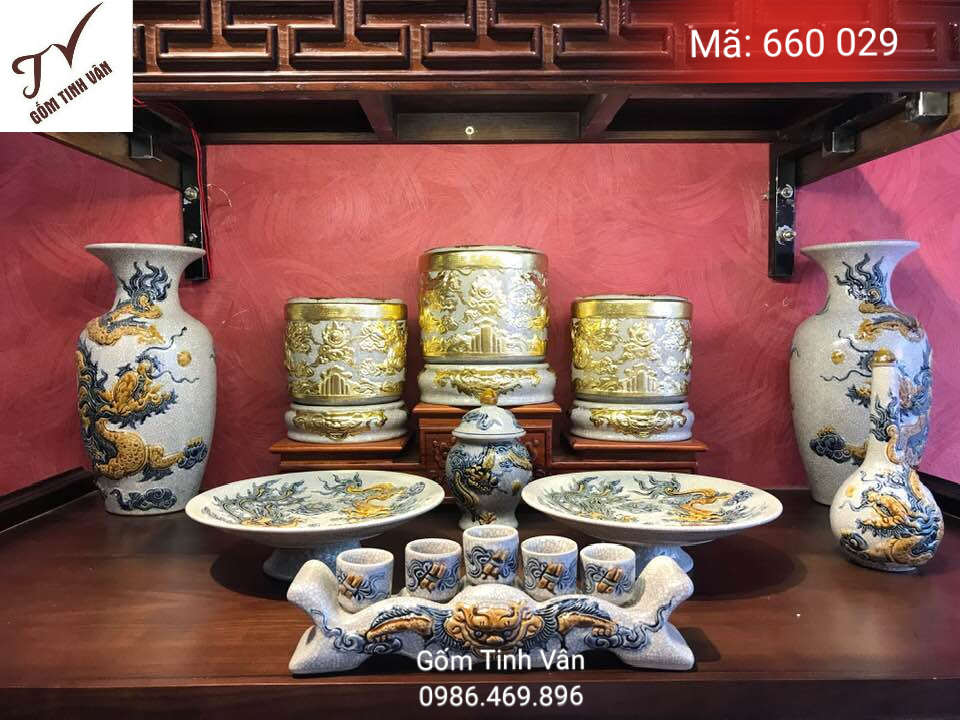 Bộ ban thờ gia tiên, mã 660029, men rạn cổ đắp nổi vẽ vàng, gốm bát tràng tinh vân