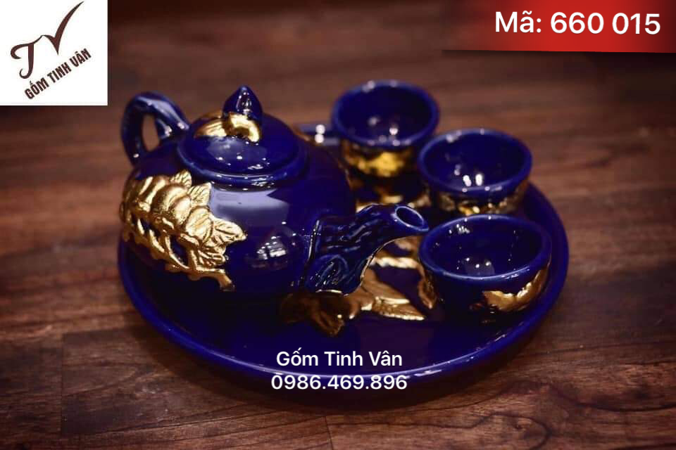Bộ bình trà mini đắp nổi hoa sen, mã 660015, rát vàng, chân đèn cày men xanh dương, mệnh thủy, hoa văn chạm nổi, gốm bát tràng, tinh vân