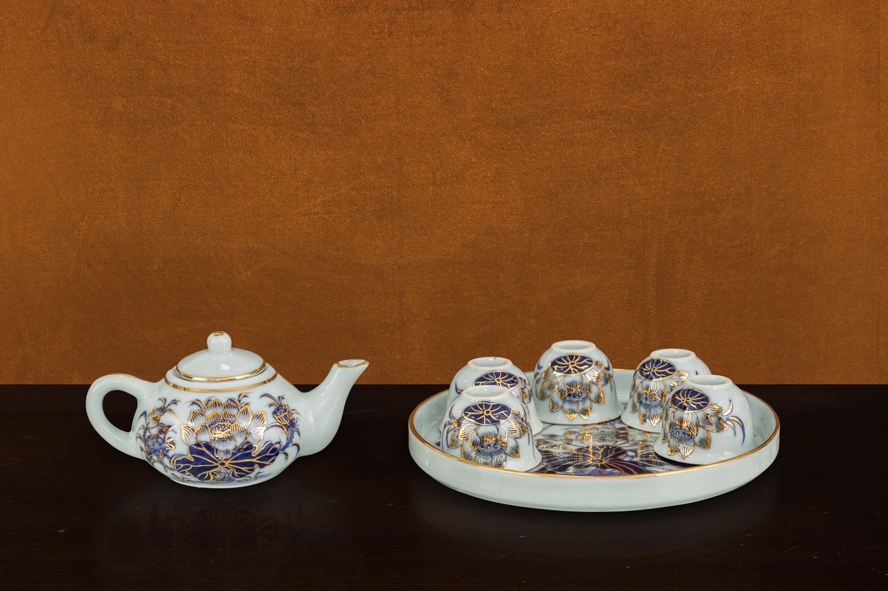 Bộ bình trà mini, mã 660078, hoa sen xanh lam, vẽ vàng 24k cao cấp, đồ thờ cúng, ban gia tiên, tài địa, phật, ông táo, gốm bát tràng, tinh vân