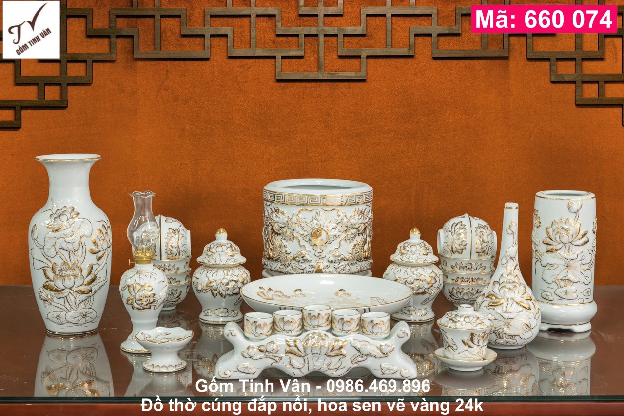 Bộ đồ thờ cúng, mã 660074, ban gia tiên, tài địa, đủ cỡ, men trắng, hoa sen đắp nổi, vẽ vàng 24k, gốm bát tràng, tinh vân