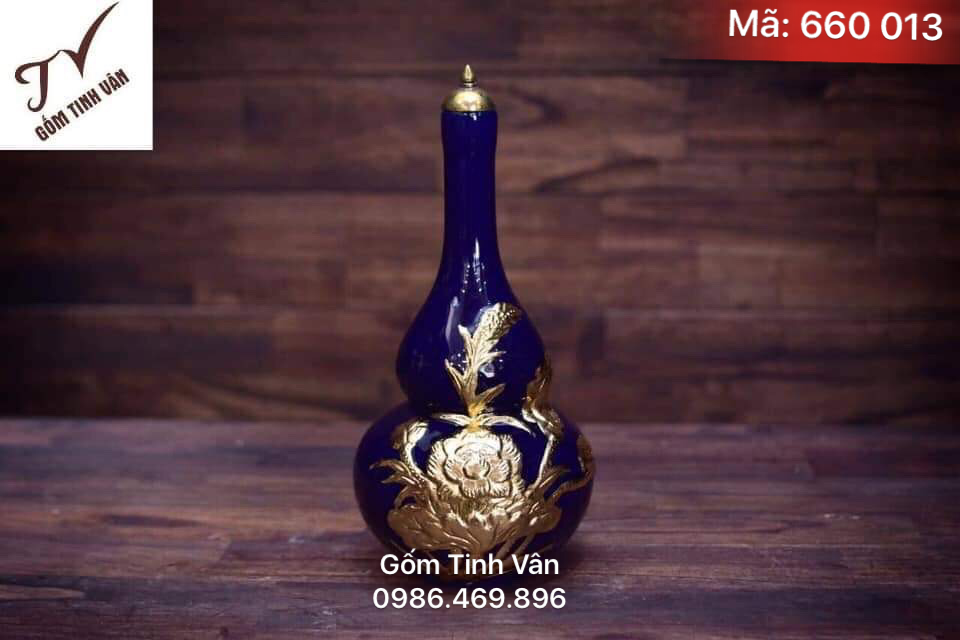 Nậm rượu hồ lô hoa sen chạm nổi, mã 660013, rát vàng, men lam cổ, mệnh thủy, gốm bát tràng, tinh vân
