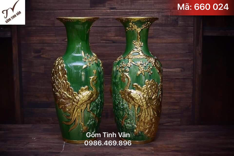 Tiểu lộc bình men xanh ngọc lục bảo, mã 660024, chạm khắc chim công nổi, rát vàng sang trọng, do nghệ nhân chế tác, gốm bát tràng, tinh vân