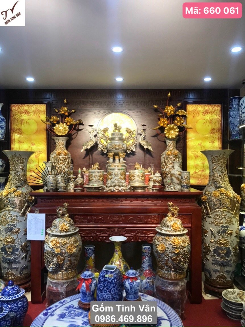 Trọn bộ đồ thờ cúng ban thờ gia tiên, ban thờ tổ, dòng họ, mã 660061, men rạn cổ, hoa văn đắp nổi 3D, rát vàng 24 k cao cấp, lọ lộc bình, chóe tài lộc, sen đồng, bát nhang, đỉnh hạc mâm bồng, nghệ nhân chế tác tinh xảo, gốm sứ bát tràng tinh vân