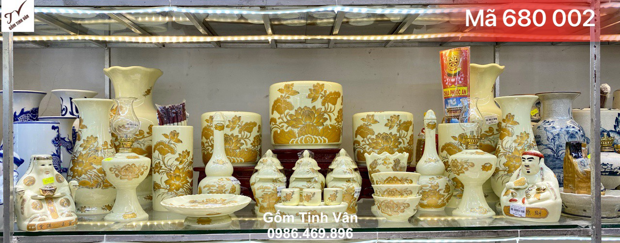 Trọn bộ đồ thờ cúng men kem vàng ánh kim, vẽ hoa sen, ban thờ phật đầy đủ, mã 680002, bát nhang, hũ muối gạo nước, ly nước, đĩa trái cây..., gốm bát tràng