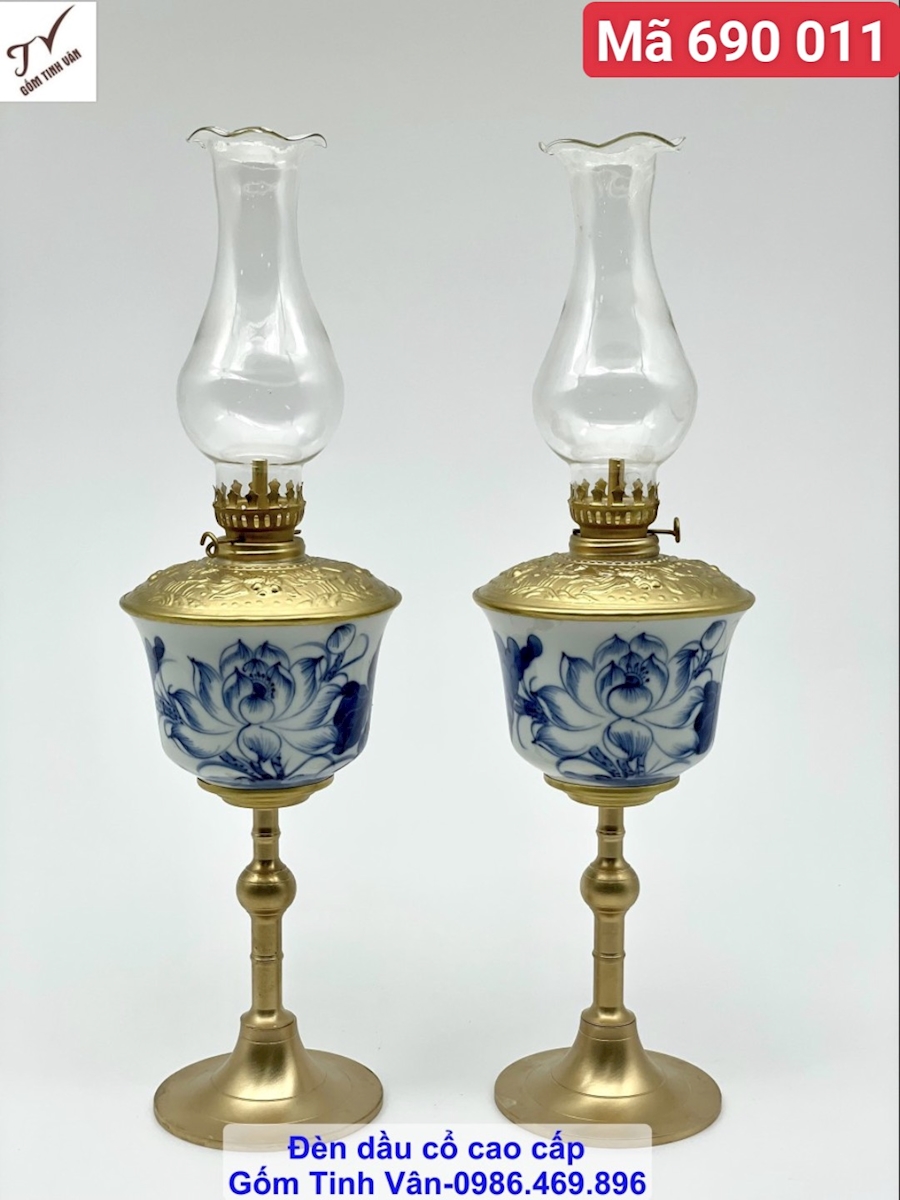 Cặp đèn dầu chân đồng thon cao 38 cm, mã 690011, men xanh ngọc vẽ hoa sen xanh lam truyền thống, dung tích 400ml, đồ thờ cúng, kiểu dáng sang trọng, gốm sứ bát tràng tinh vân
