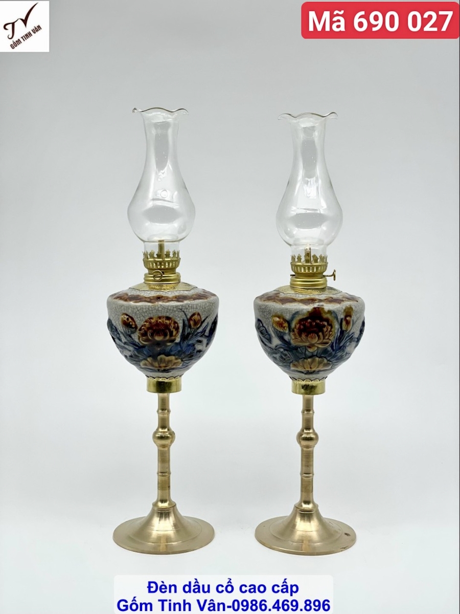 Cặp đèn dầu dáng bầu chân đồng thon cao, mã 690027, men rạn cổ, hoa sen đắp nổi 3D, viền hoa văn đồng vàng sáng bóng, kiểu dáng cổ điển, cao 38 cm, dung tích 250ml,  sang trọng tinh tế, đồ thờ cúng gốm bát tràng tinh vân