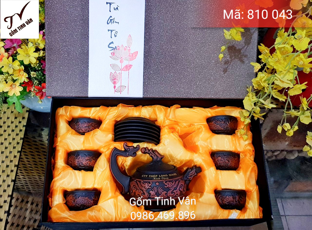 Bộ bình trà gốm tử sa, mã 810043, chạm nổi rồng cuốn thủy, mẫu mã độc đáo, in logo, quà tặng, số lượng lớn, gốm bát tràng, tinh vân