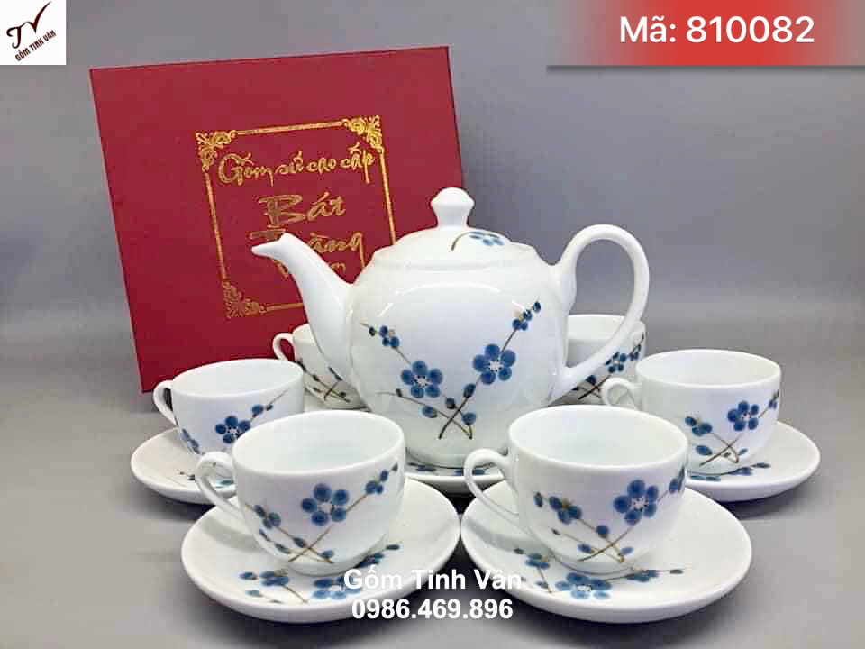 Bộ bình trà men trắng vẽ hoa in logo, mã 810082, dung tích 600ml, hoa đào xanh vẽ tay sắc nét, giá báo trên 100 bộ, quà tặng gốm sứ