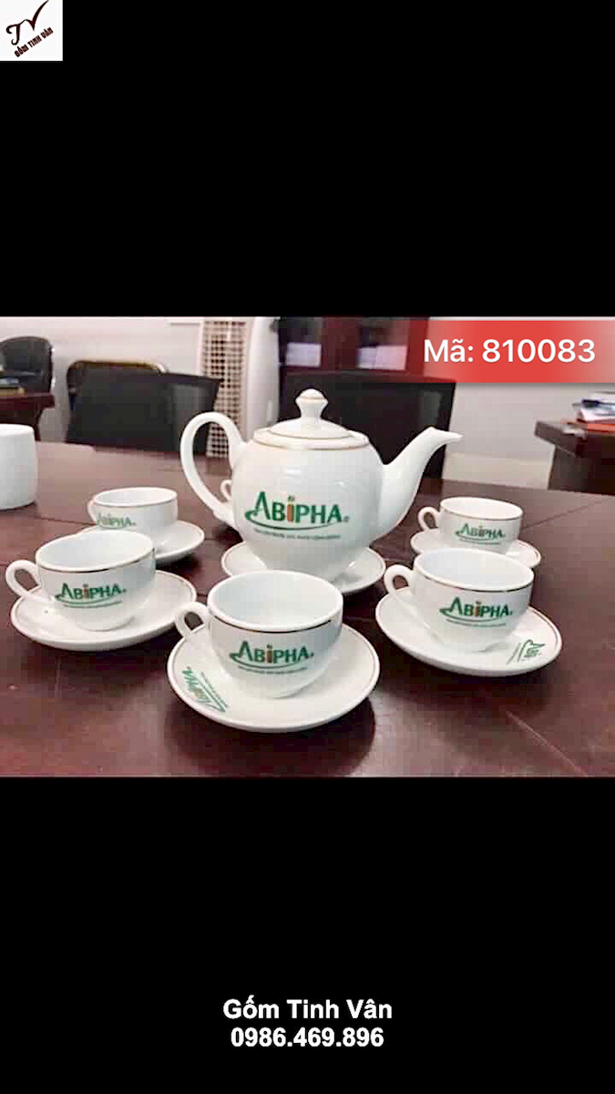 Bộ bình trà men trắng vẽ hoa in logo, mã 810083, dung tích 600ml, kẻ chỉ vàng 24k, quà tặng khách hàng công ty abipha, giá báo trên 100 bộ, quà tặng gốm sứ