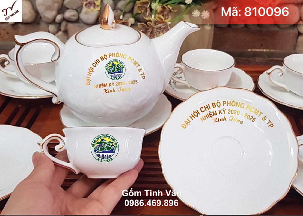 Bộ ấm chén dáng phú quý cát tường, mã 810096, dung tích 700ml, kẻ viền chỉ vàng 24k, in logo đại hội chi bộ, ly và đĩa miệng lượn mềm mại, giá báo trên 100 bộ, gốm sứ bát tràng cao cấp