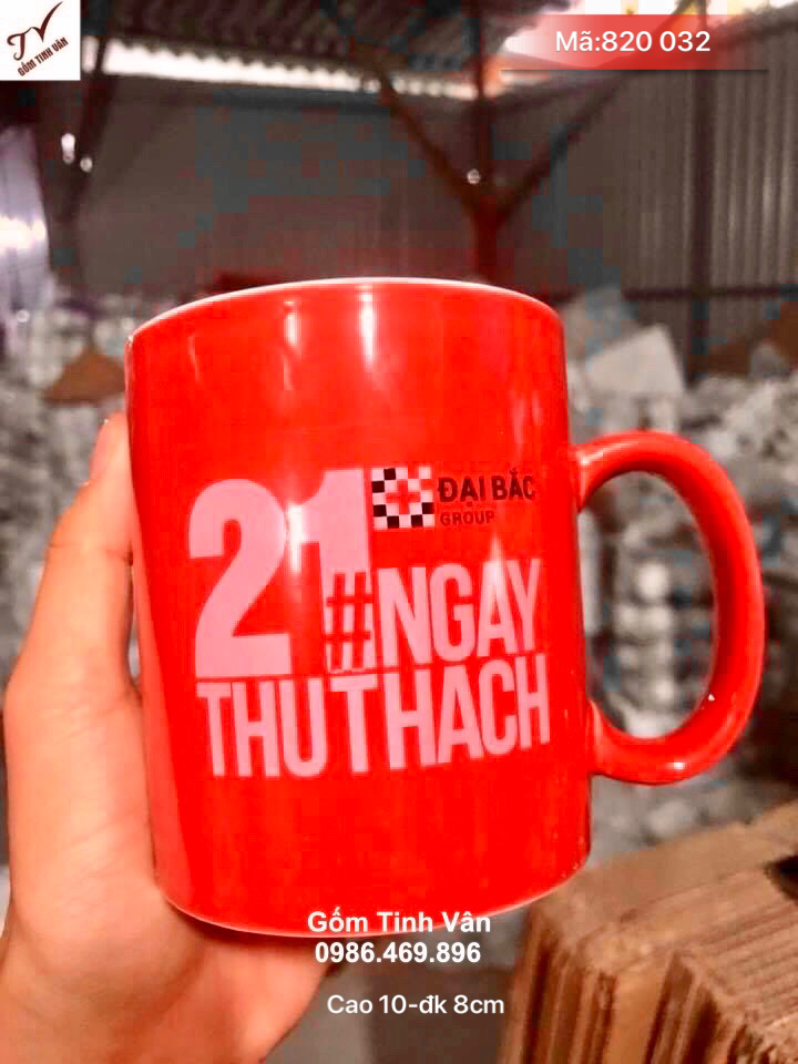 Ly sứ quai C men đỏ, mã 820032, dung tích 330 ml, cao 10 đường kính 8 cm, gốm sứ bát tràng cao cấp, giá báo trên 100 chiếc, cốc sứ in logo quà tặng lưu niệm