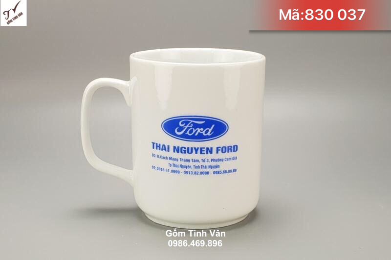 Ly sứ men trắng quai C in logo, mã 830037, in thương hiệu công ty, quà tặng khách hàng, cao 10 đường kính 8 cm, dung tích 330 ml, giá báo trên 100 chiếc, cốc sứ quà tặng gốm sứ bát tràng