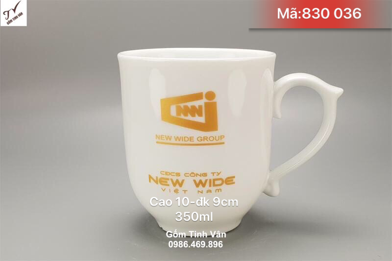 Ly sứ men trắng chóp lửa in logo công ty new wide, mã 830036, in thương hiệu công ty, quà tặng khách hàng, cao 10 đường kính 9 cm, dung tích 350 ml, giá báo trên 100 chiếc, cốc sứ quà tặng gốm sứ bát tràng