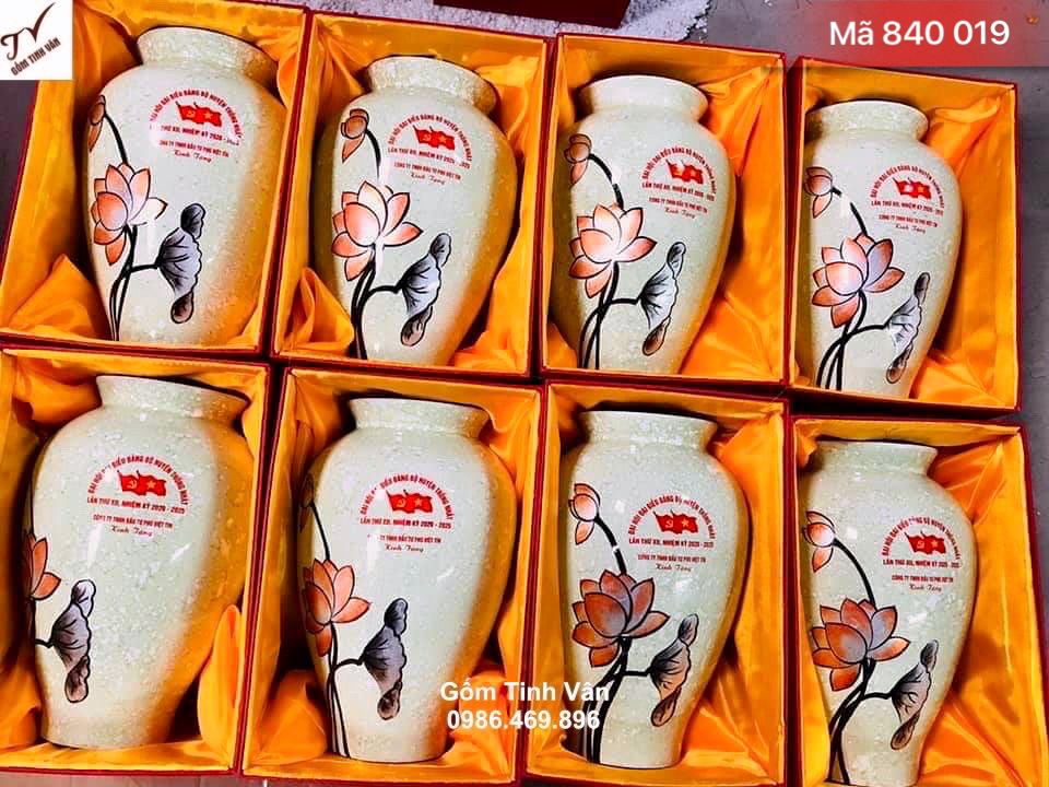 Bình hoa gốm sứ  men trắng vẽ sen hồng, mã 840019, cao 29 cm, in logo đại hội đảng, lọ hoa nghệ thuật quà tặng gốm sứ bát tràng tinh vân, giá báo trên 100 bình