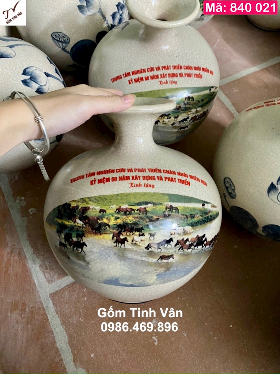 Bình hút tài lộc men rạn cổ, mã 840021, cao 24 cm, hoa sen vẽ tay, in logo và hình ảnh, hộp giấy, giá báo trên 50 chiếc, quà tặng gốm bát tràng cao cấp