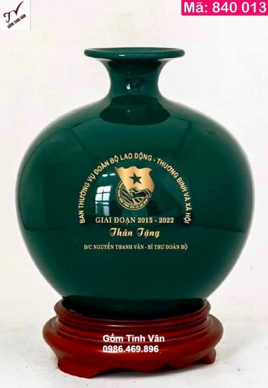 Bình hút tài lộc men xanh lục, in logo, chữ vàng kim, cao 18-22-28-35 cm, chân đế gỗ hương cao 4 cm, quà tặng gốm sứ cao cấp