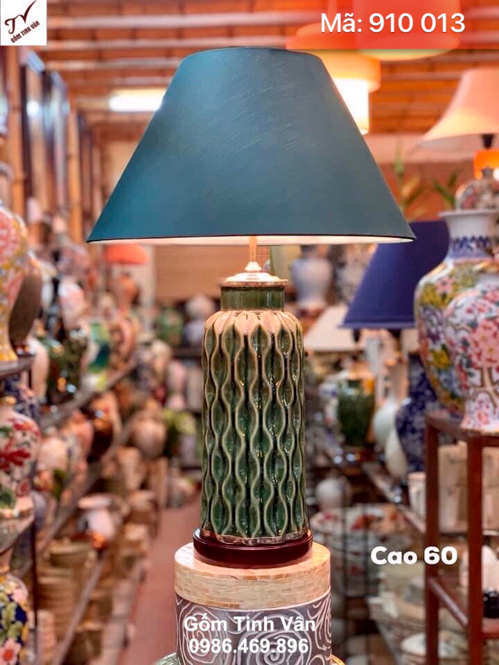 Đèn ngủ để bàn sang trọng, mã 910013, cao 60 cm, chân đèn gốm sứ men xanh hoả biến lượn sóng, chụp đèn tông màu xanh trắng nhã nhặn ấm cúng, đèn ngủ gốm bát tràng tinh vân